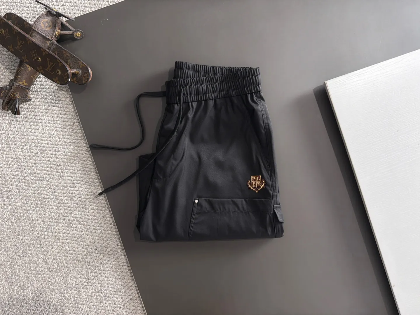 Next day shipping Premium goods LP 2041 Spring/Summer New Arrival elastic band casual shorts, counter-customized fabric Breathable, high comfort, impeccable details, brand element design concept, reflecting high quality. It feels delicate and soft! It presents a casual cut and the upper body shape is great! Sizes:S-3XL